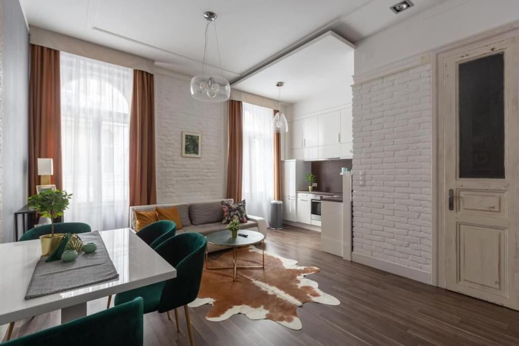 Chic, Captivating Space Near Opera House Budapest Exterior foto